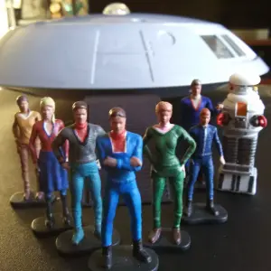 LOST IN SPACE - Robinsons, Don and Dr Smith - Silver, Casual or Parka Attire UNPAINTED 1:35 1:24